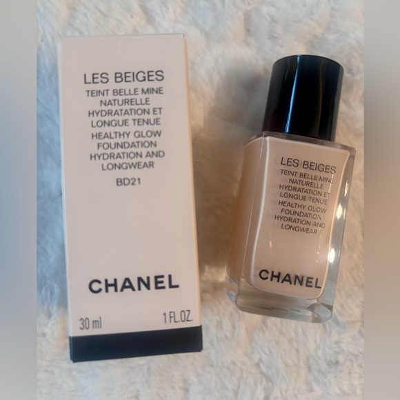 CHANEL Les Beiges Healthy Glow Foundation - BD21